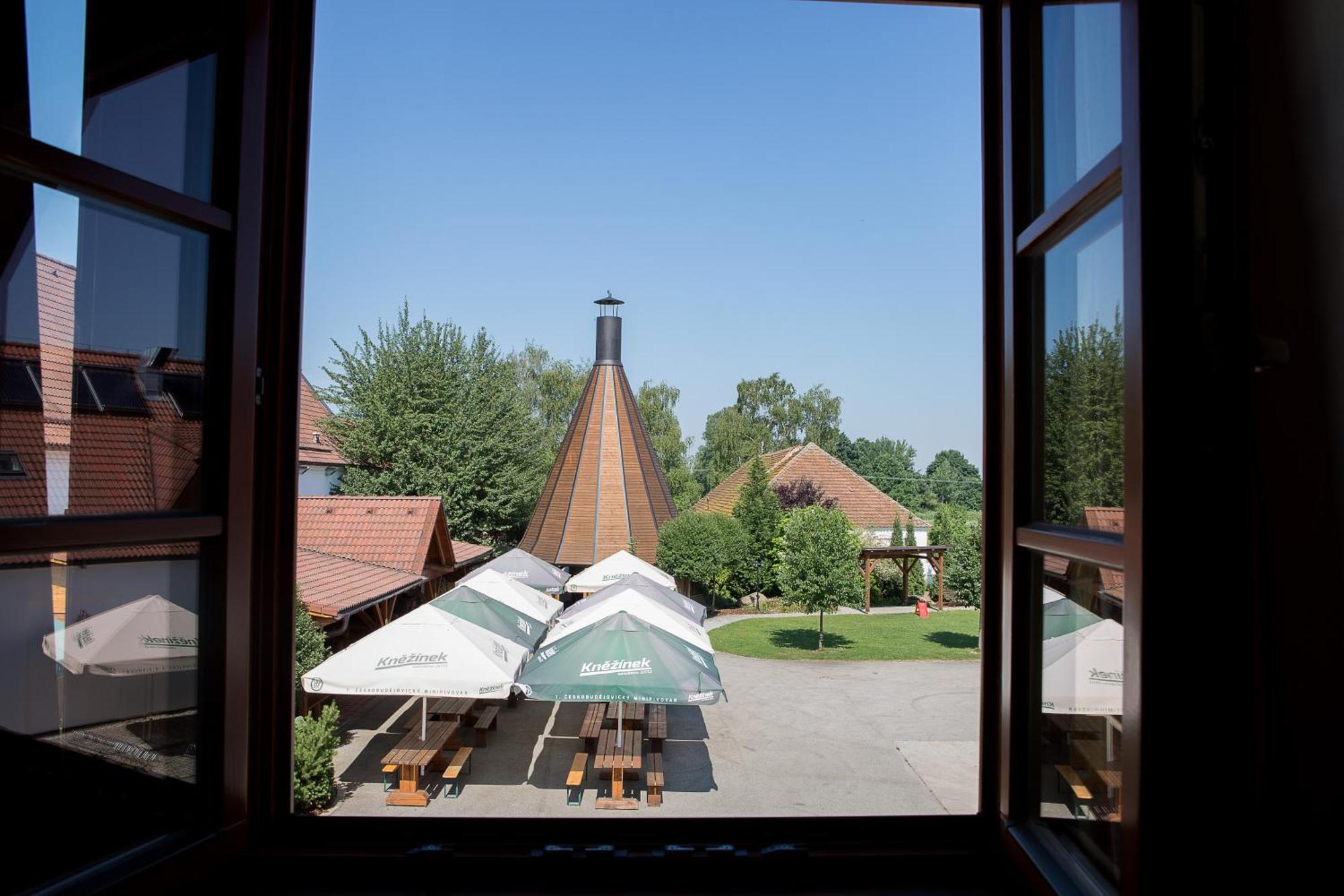 Wellness Hotel & Minipivovar Knezinek Budweis Exterior foto