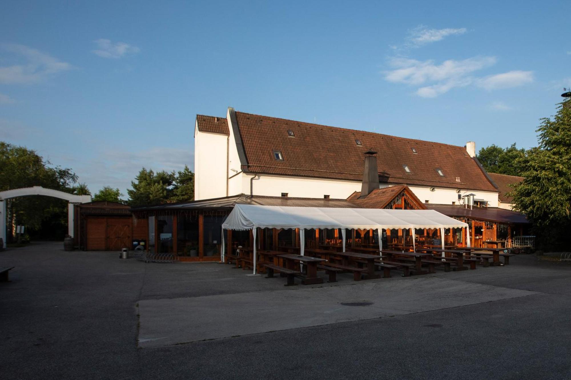Wellness Hotel & Minipivovar Knezinek Budweis Exterior foto