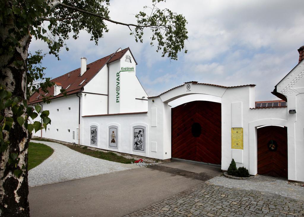 Wellness Hotel & Minipivovar Knezinek Budweis Exterior foto